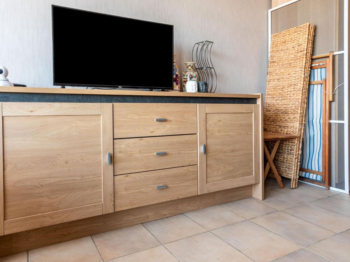 Contemporary Apartment In Oostende With Balcony Exterior photo