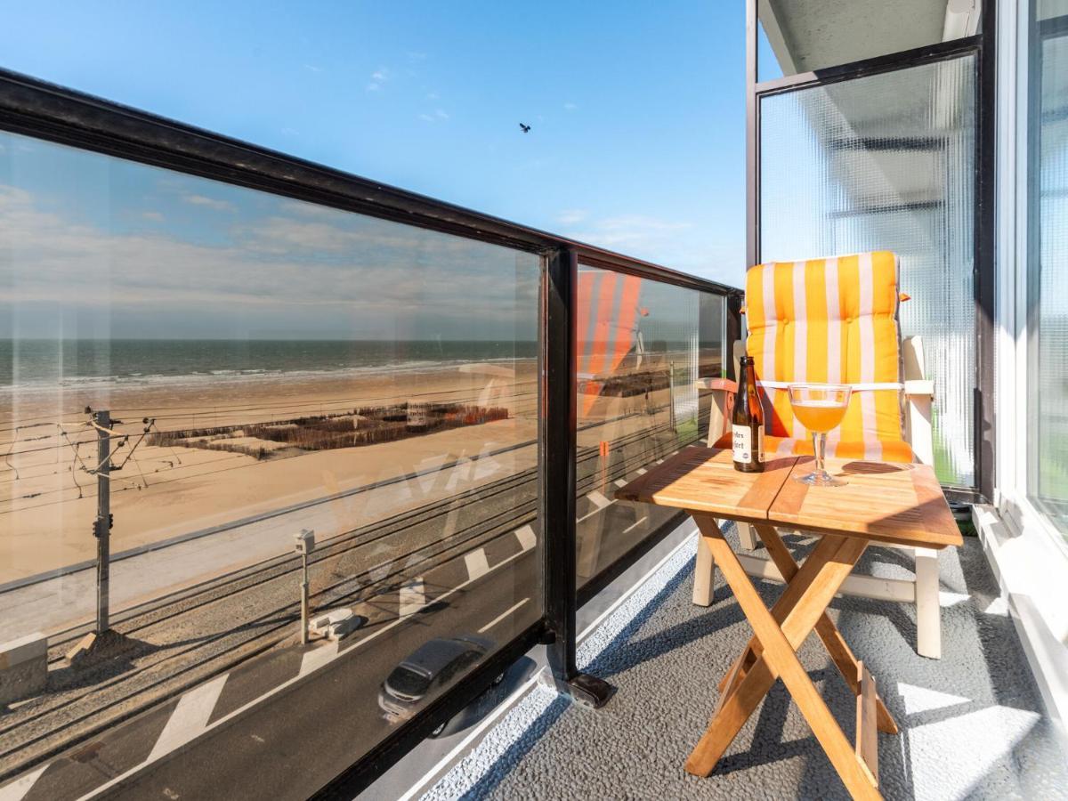 Contemporary Apartment In Oostende With Balcony Exterior photo