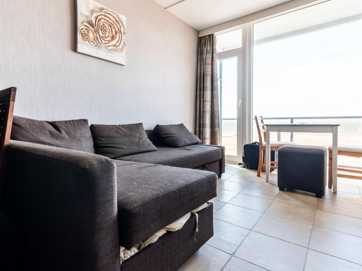 Contemporary Apartment In Oostende With Balcony Exterior photo