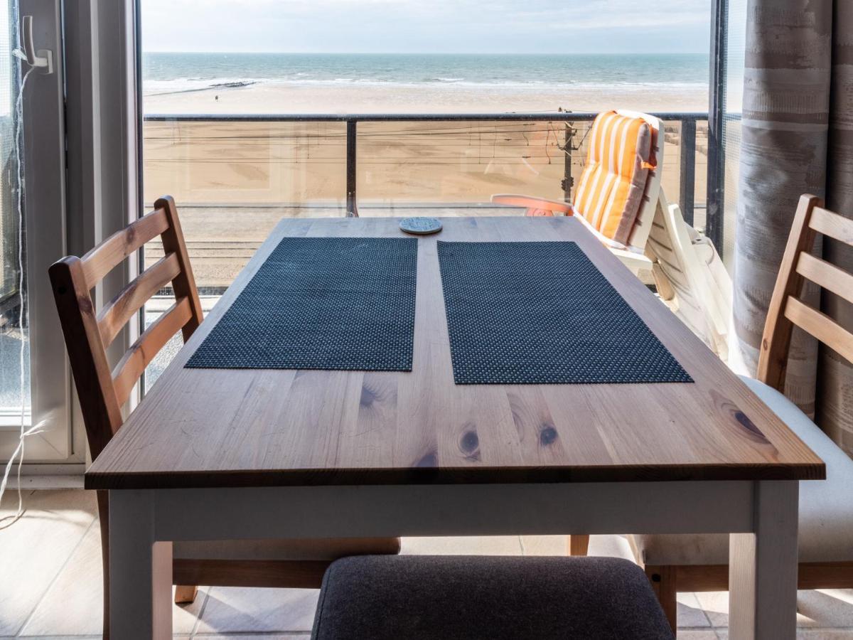 Contemporary Apartment In Oostende With Balcony Exterior photo